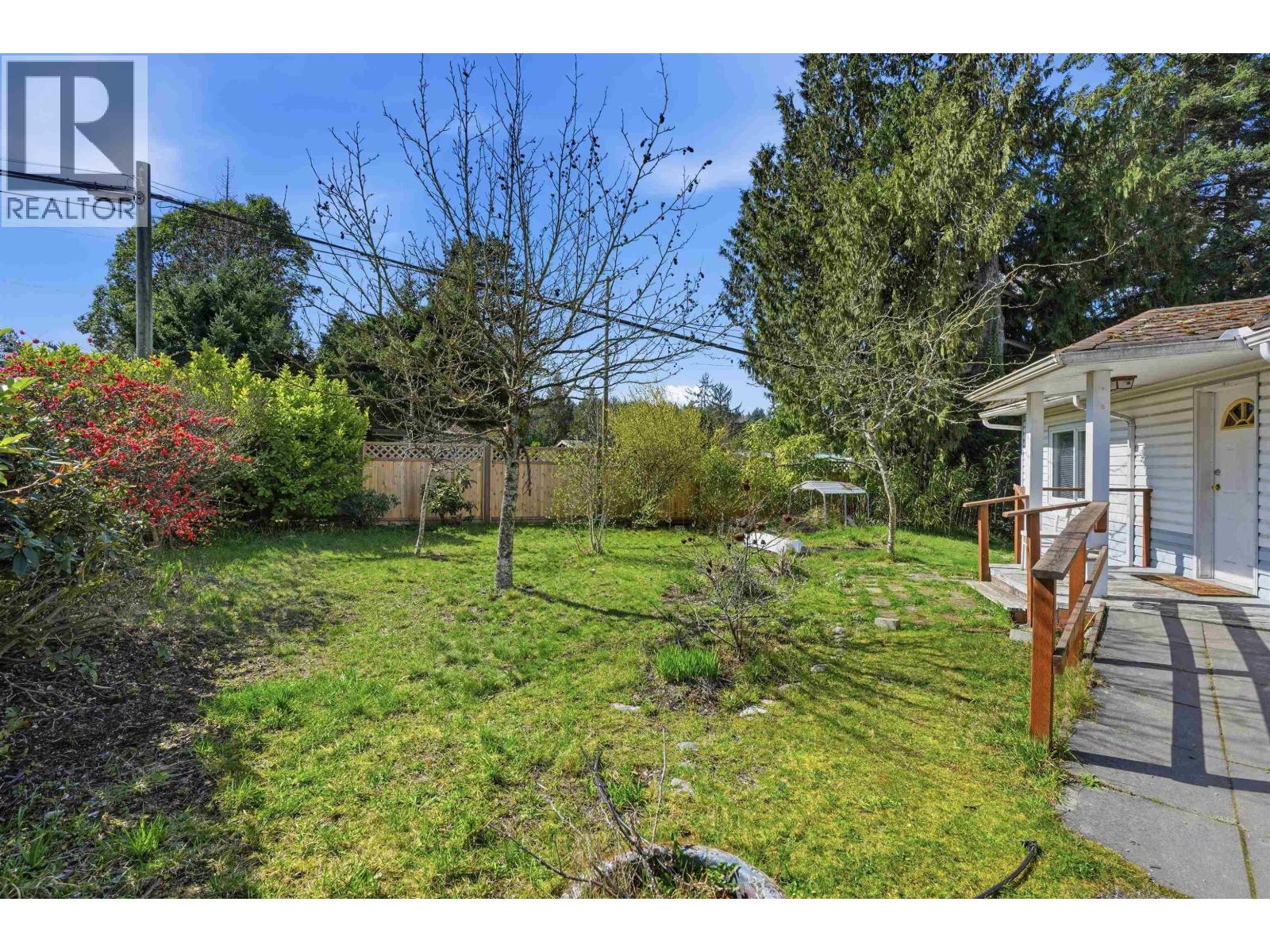 5689 Porpoise Bay Road, Sechelt, British Columbia  V0N 1V0 - Photo 28 - R3105811