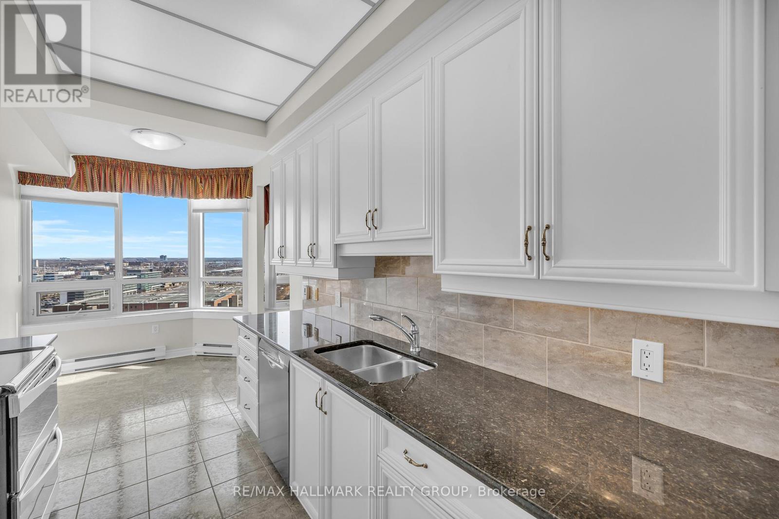 2403 - 1480 Riverside Drive, Ottawa, Ontario  K1G 5H2 - Photo 11 - X12943840