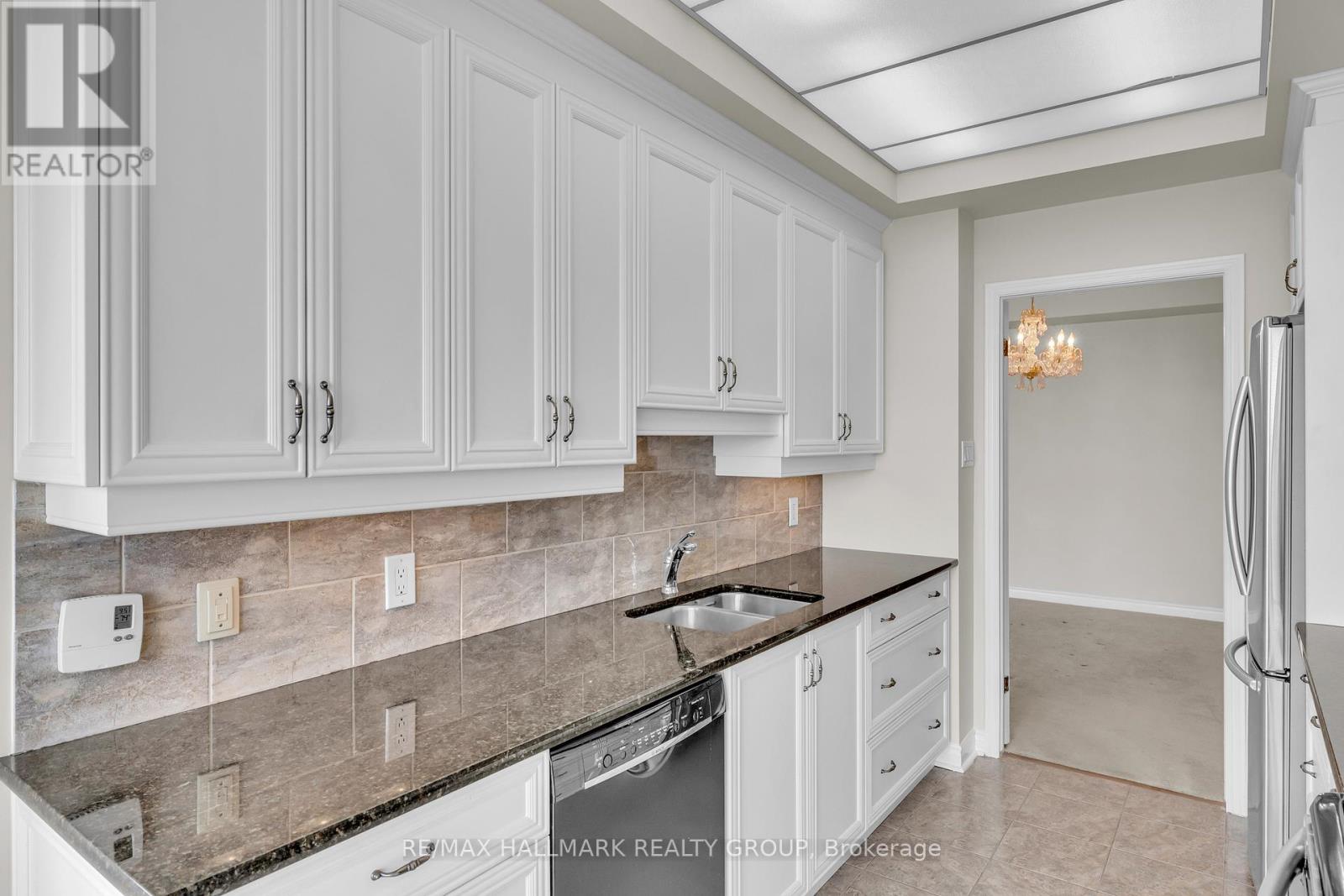 2403 - 1480 Riverside Drive, Ottawa, Ontario  K1G 5H2 - Photo 14 - X12943840