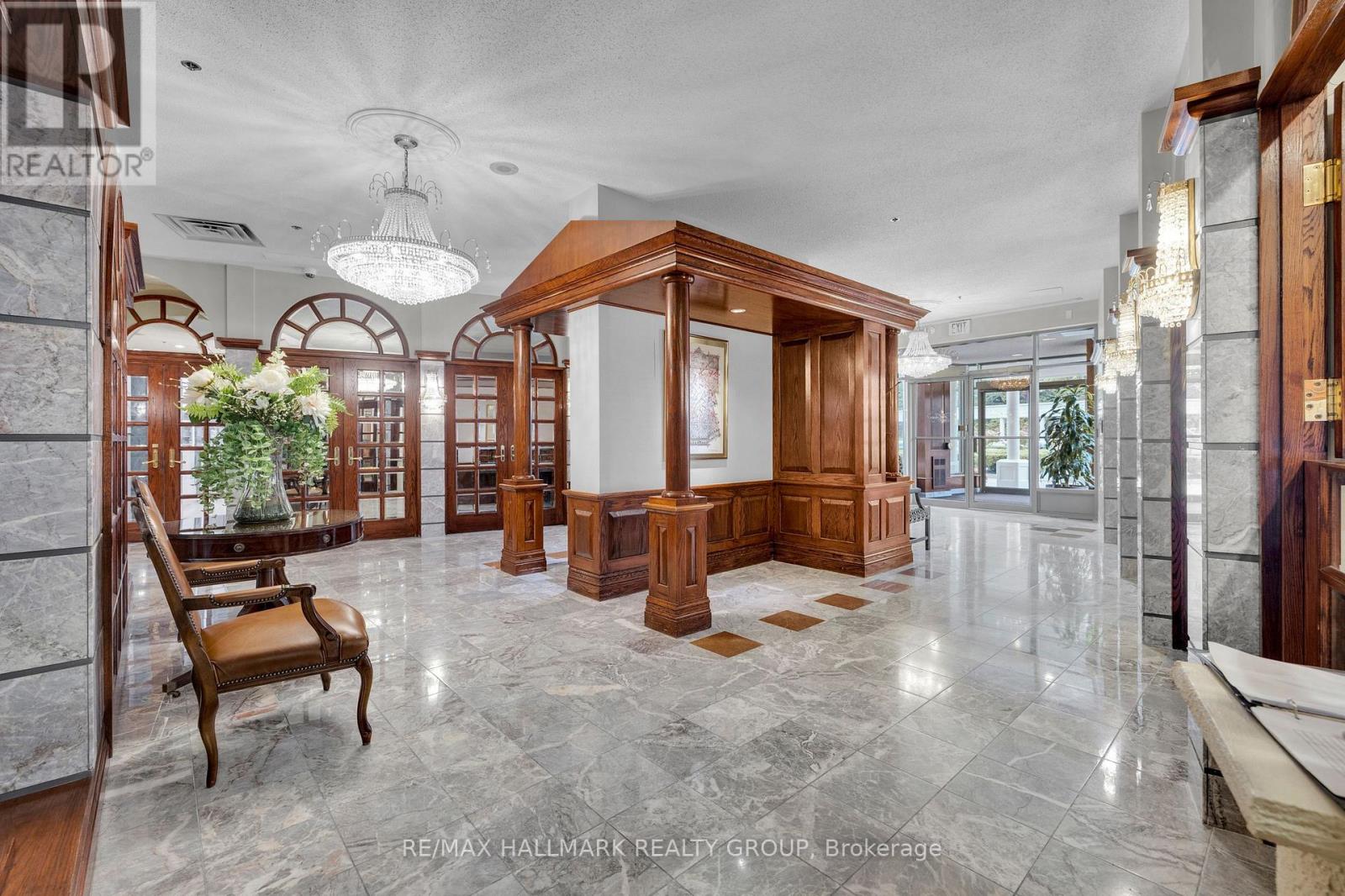 2403 - 1480 Riverside Drive, Ottawa, Ontario  K1G 5H2 - Photo 3 - X12943840