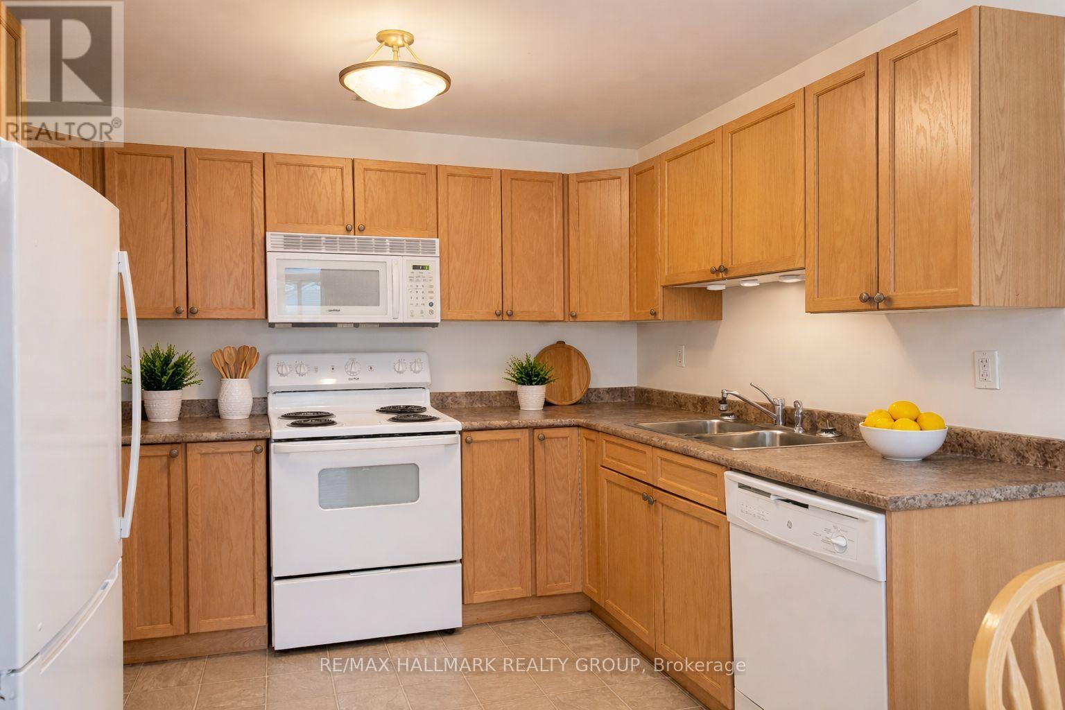 202 - 22 Welland Street, Perth, Ontario  K7H 3H7 - Photo 7 - X12943846