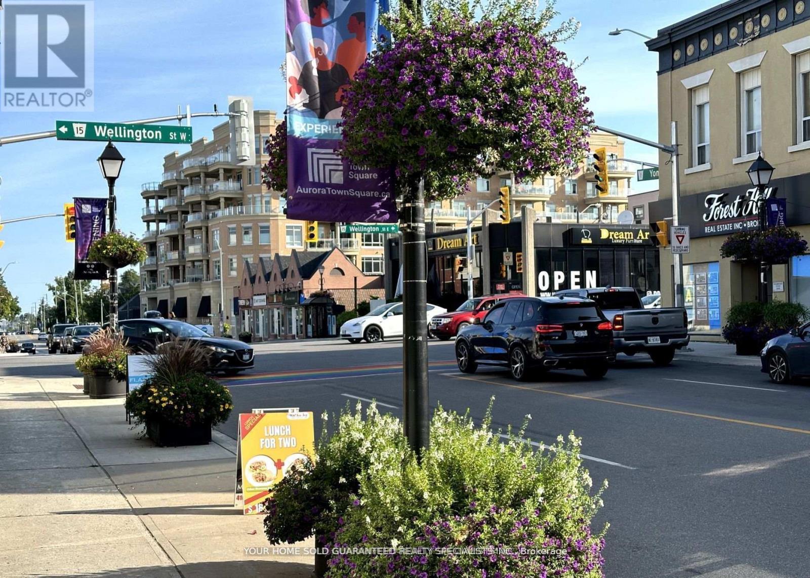 15229 YONGE STREET, Aurora, Ontario