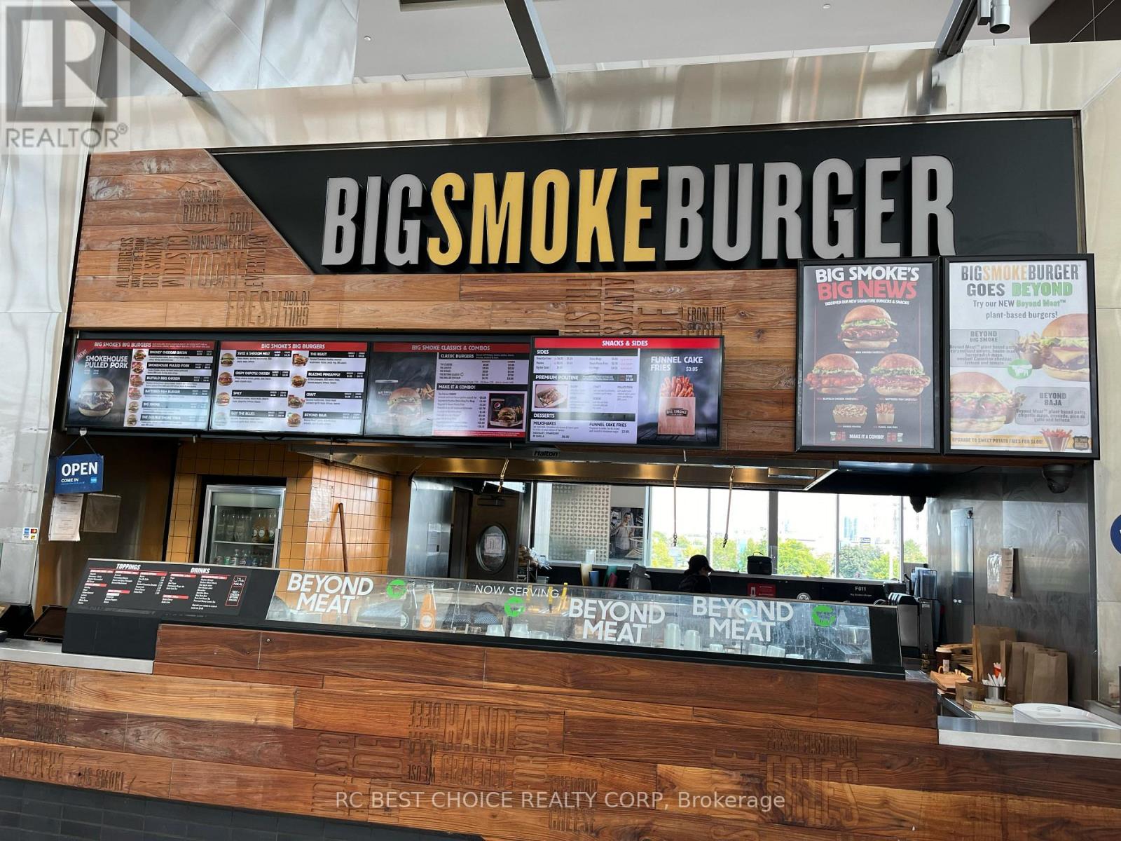 25 The West Mall, Toronto, Ontario  M9C 1B8 - Photo 3 - W12444329