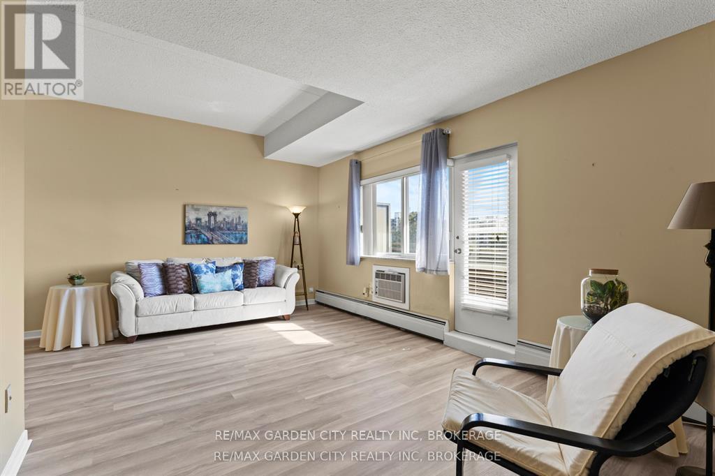 517 - 196 Scott Street, St. Catharines, Ontario  L2N 5T2 - Photo 12 - X12944072