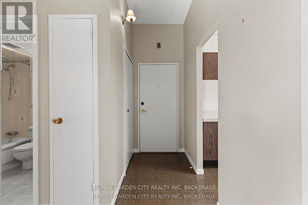 517 - 196 Scott Street, St. Catharines, Ontario  L2N 5T2 - Photo 4 - X12944072