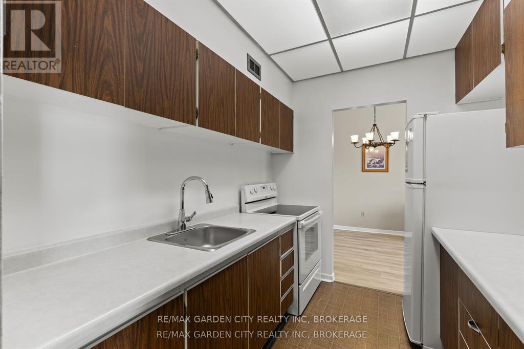 517 - 196 Scott Street, St. Catharines, Ontario  L2N 5T2 - Photo 8 - X12944072