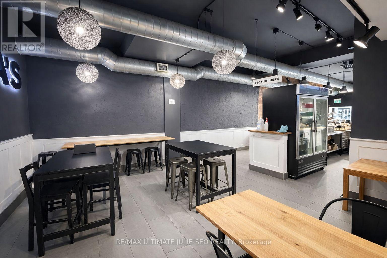 454 Bloor Street W, Toronto, Ontario  M5S 1X8 - Photo 4 - C12943872
