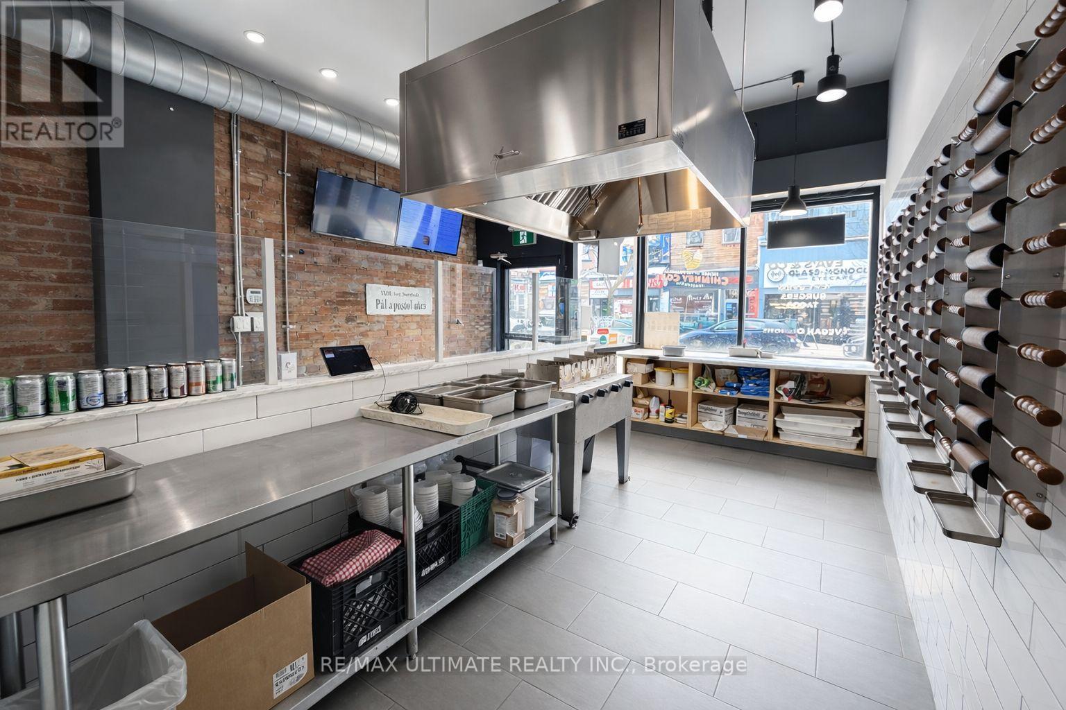 454 Bloor Street W, Toronto, Ontario  M5S 1X8 - Photo 6 - C12943872