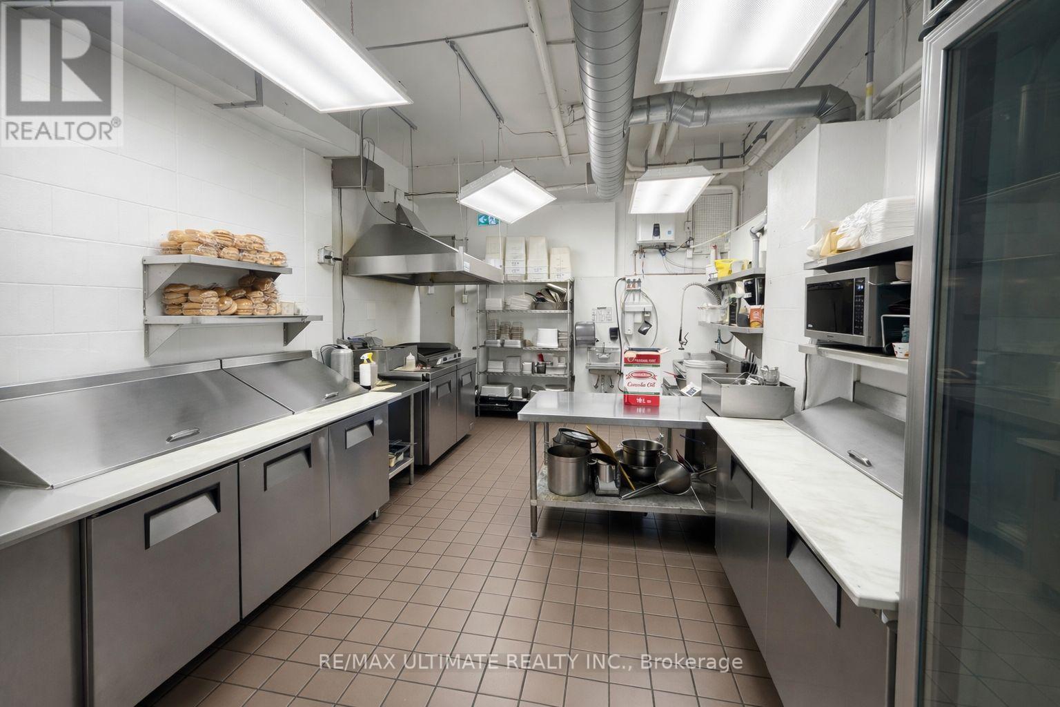 454 Bloor Street W, Toronto, Ontario  M5S 1X8 - Photo 7 - C12943872