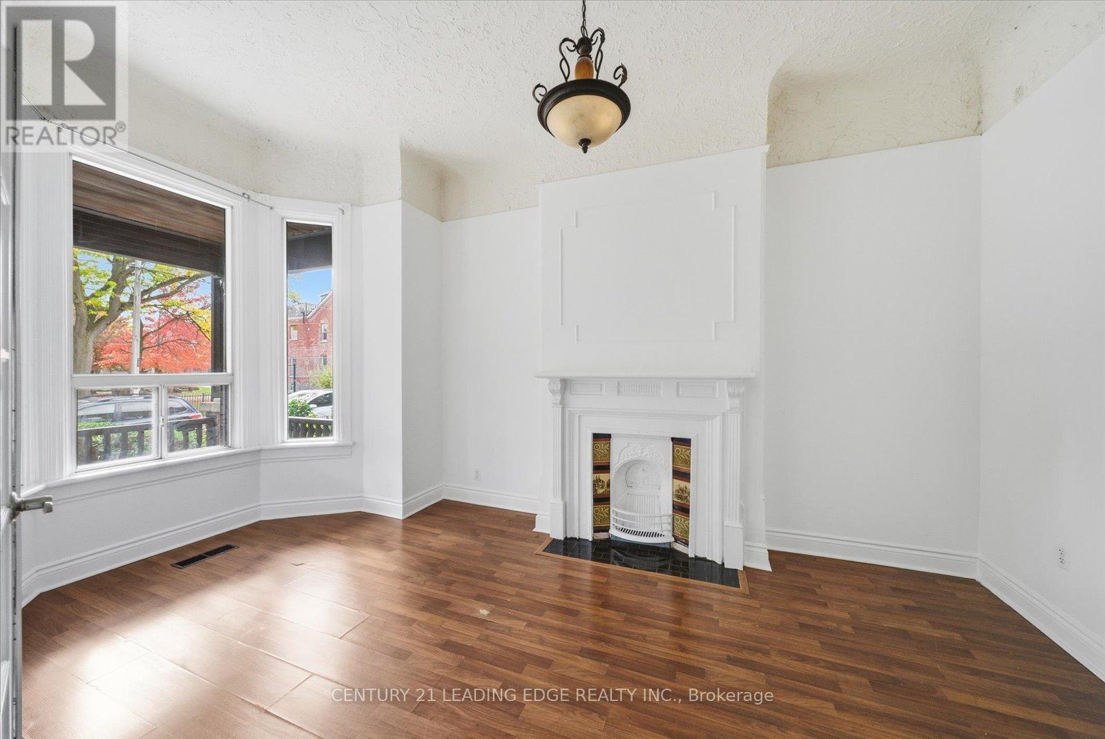 30 Ulster Street, Toronto, Ontario  M5S 1E3 - Photo 4 - C12943968