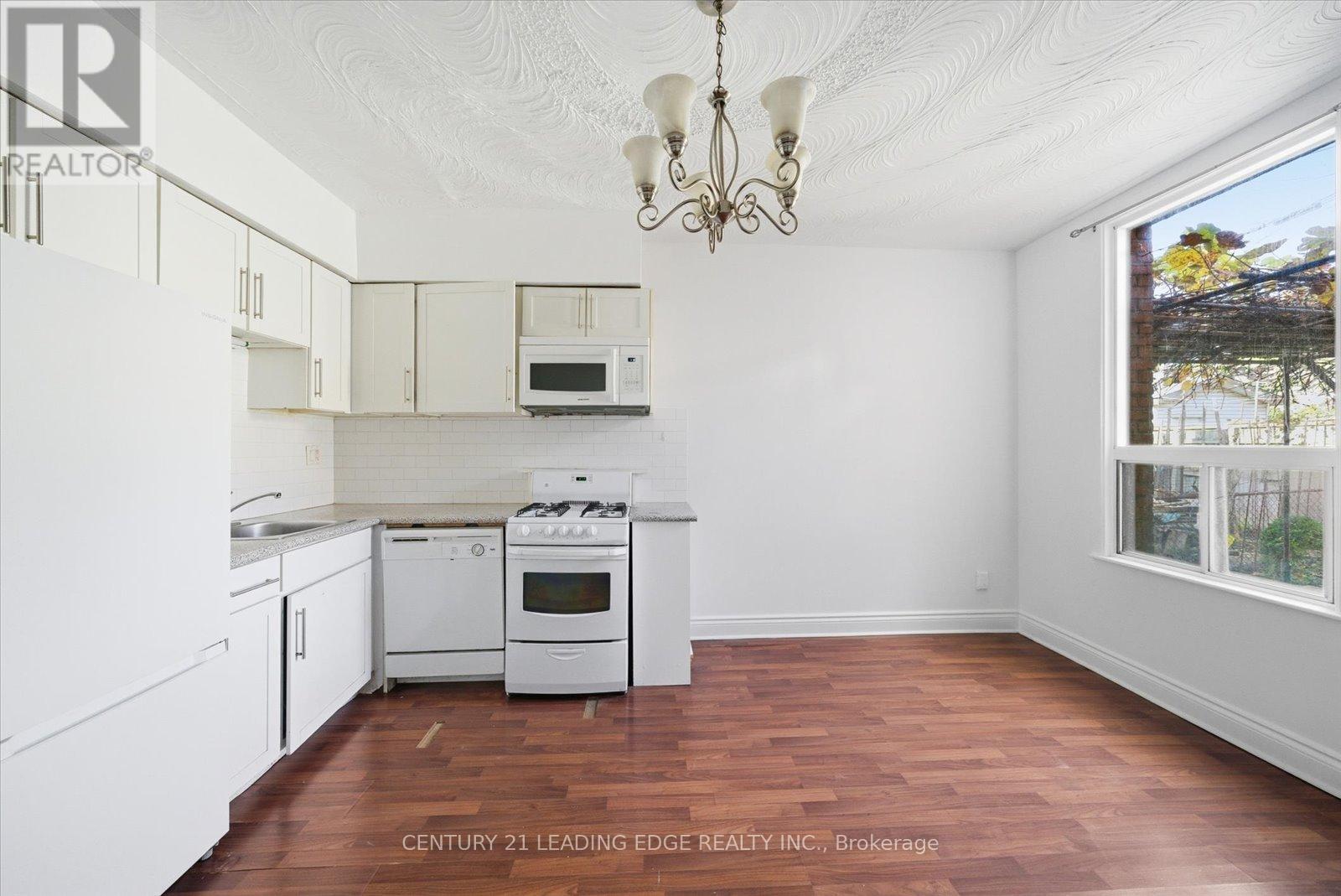 30 Ulster Street, Toronto, Ontario  M5S 1E3 - Photo 7 - C12943968