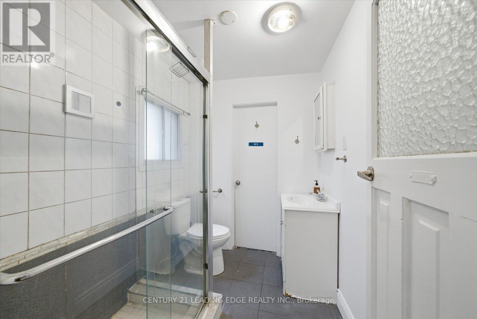 30 Ulster Street, Toronto, Ontario  M5S 1E3 - Photo 8 - C12943968