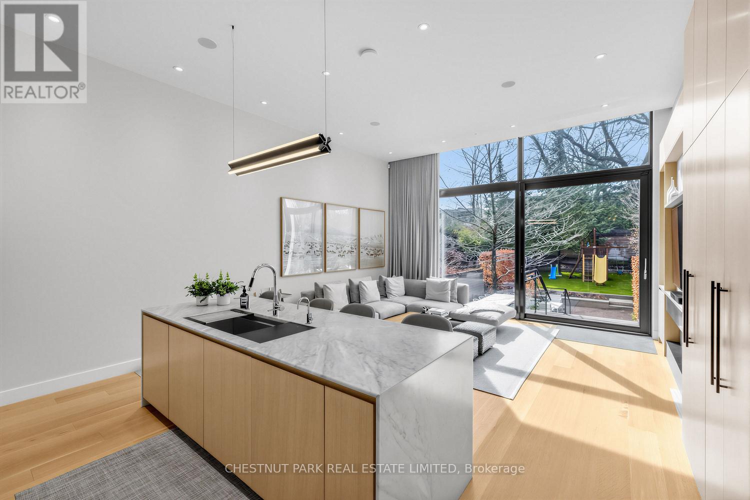 55 Farnham Avenue, Toronto, Ontario  M4V 1H6 - Photo 12 - C12943972