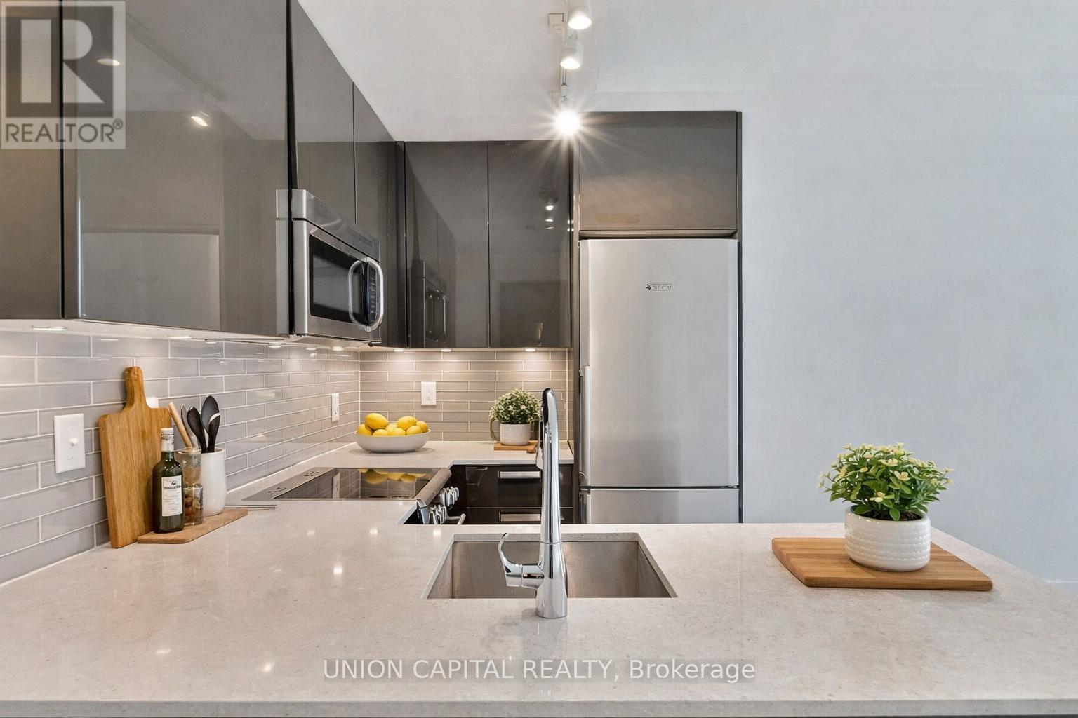 1805 - 42 Charles Street E, Toronto, Ontario  M4Y 1T4 - Photo 2 - C12944128