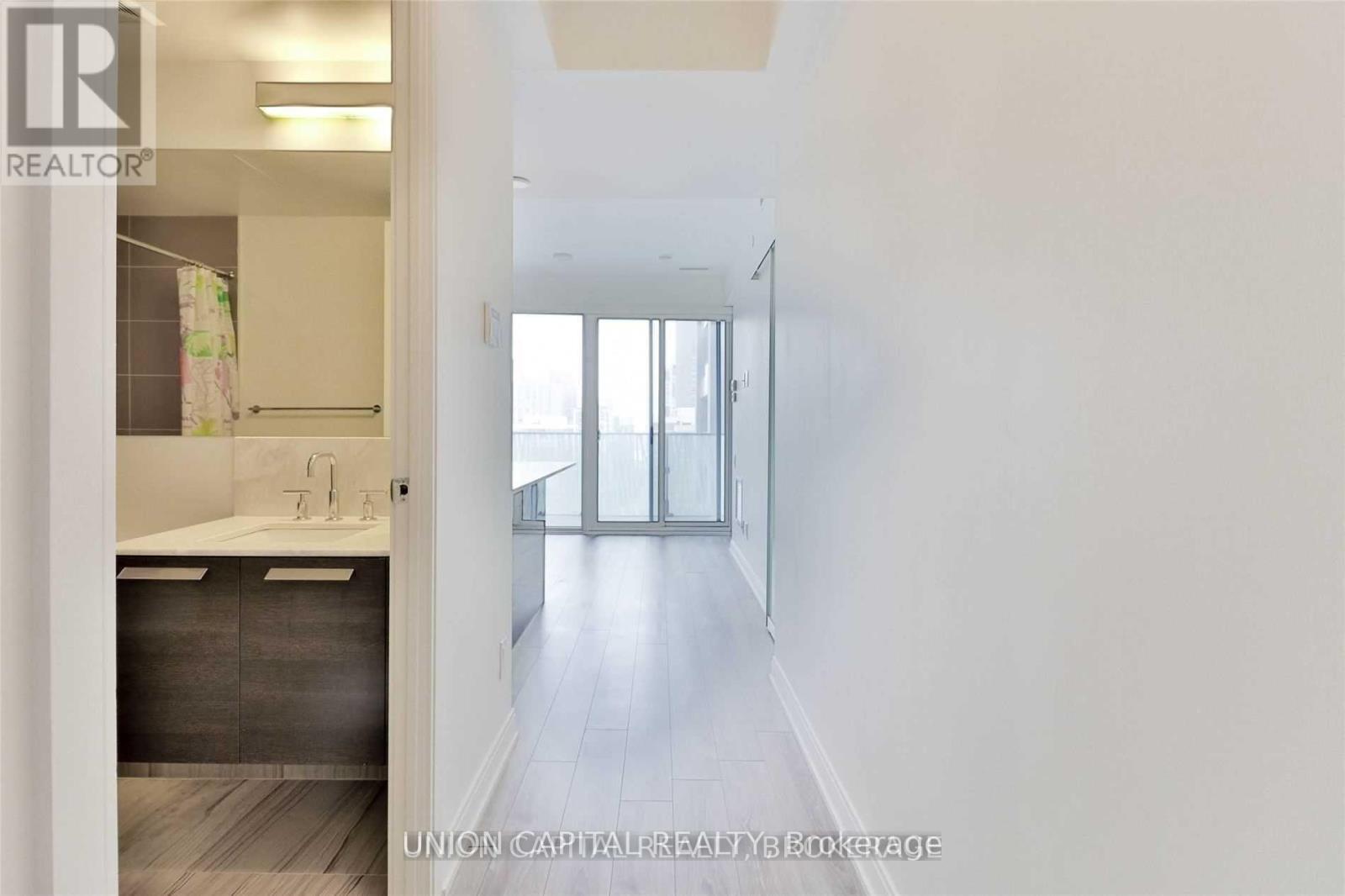 1805 - 42 Charles Street E, Toronto, Ontario  M4Y 1T4 - Photo 9 - C12944128