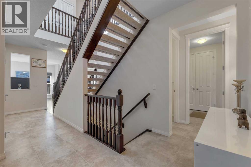 63 Panton View NW, Calgary, Alberta  T3K 0W2 - Photo 4 - A2268965