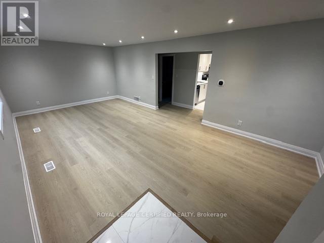 16 Almond Avenue, Whitby, Ontario  L1P 1K5 - Photo 2 - E12943834