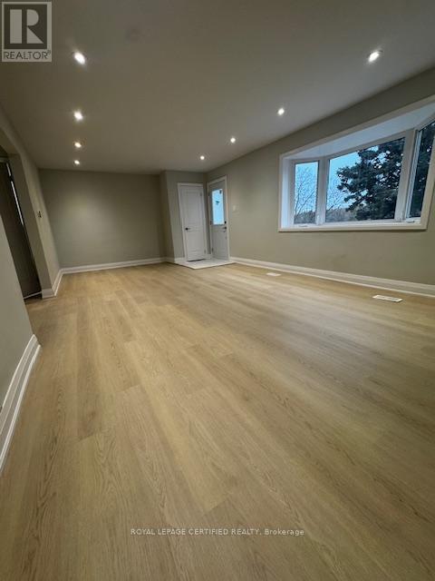 16 Almond Avenue, Whitby, Ontario  L1P 1K5 - Photo 5 - E12943834