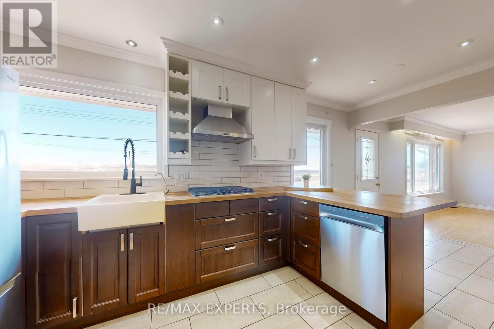 2088 Killarney Beach Road, Innisfil, Ontario  L0L 1W0 - Photo 11 - N12943904