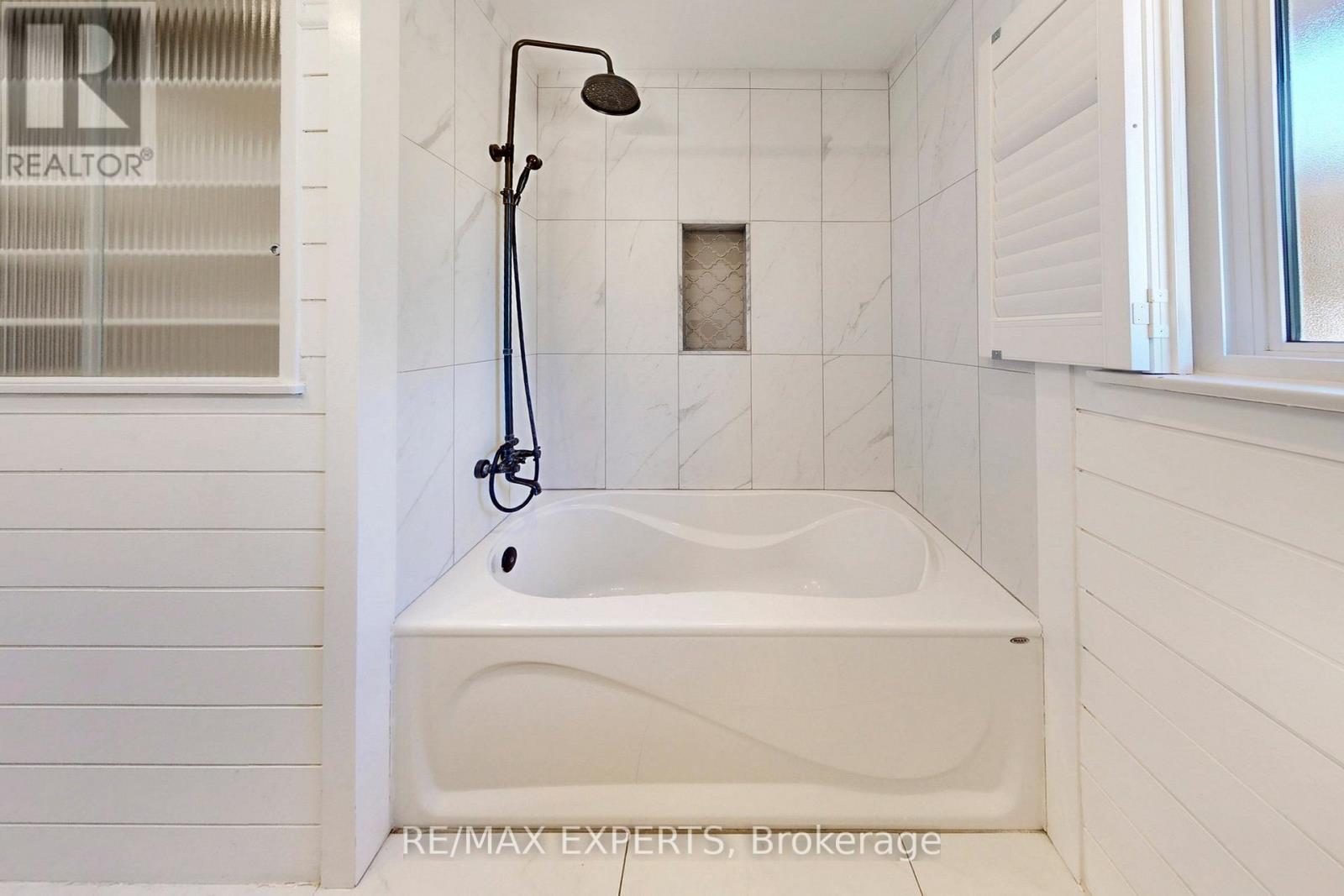 2088 Killarney Beach Road, Innisfil, Ontario  L0L 1W0 - Photo 23 - N12943904