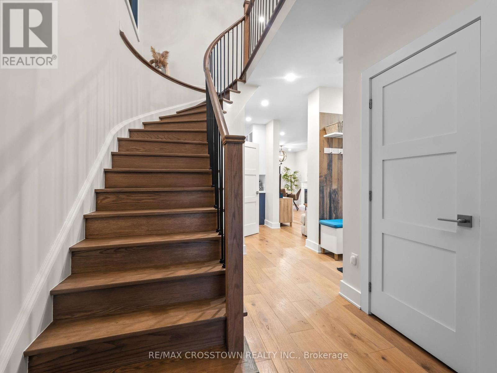 109 Golden Gate Circle, Vaughan, Ontario  L4H 1N6 - Photo 5 - N12943930