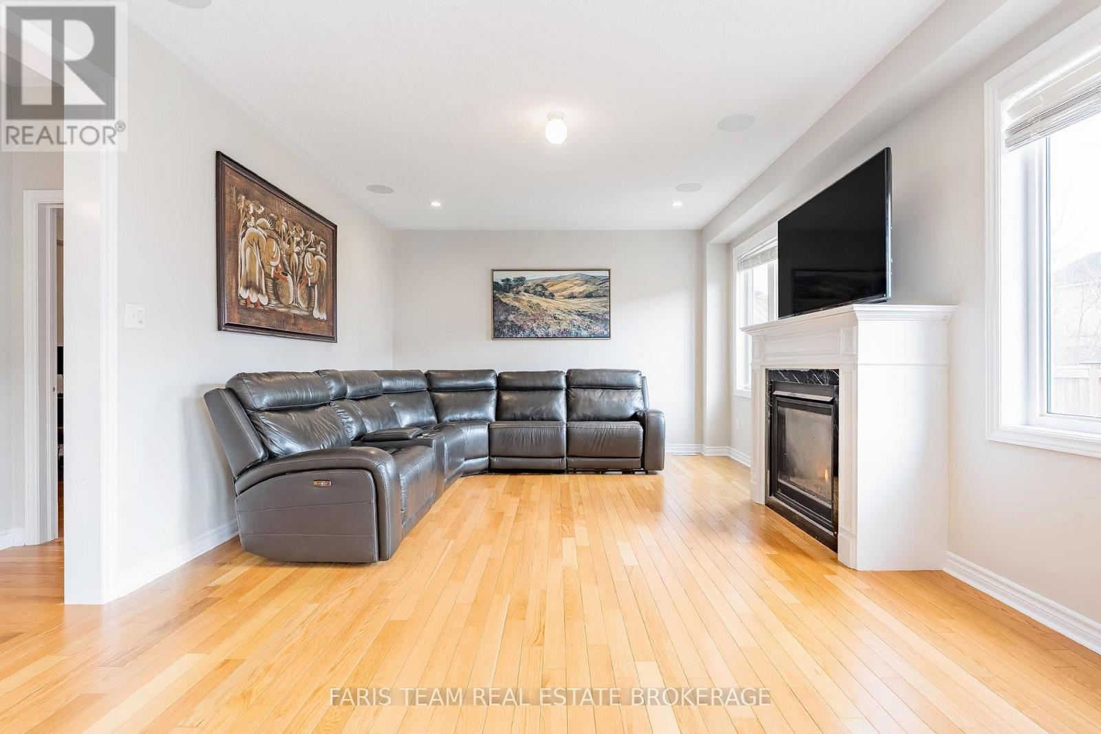 111 Latimer Avenue, Essa, Ontario  L3W 0N1 - Photo 13 - N12943946