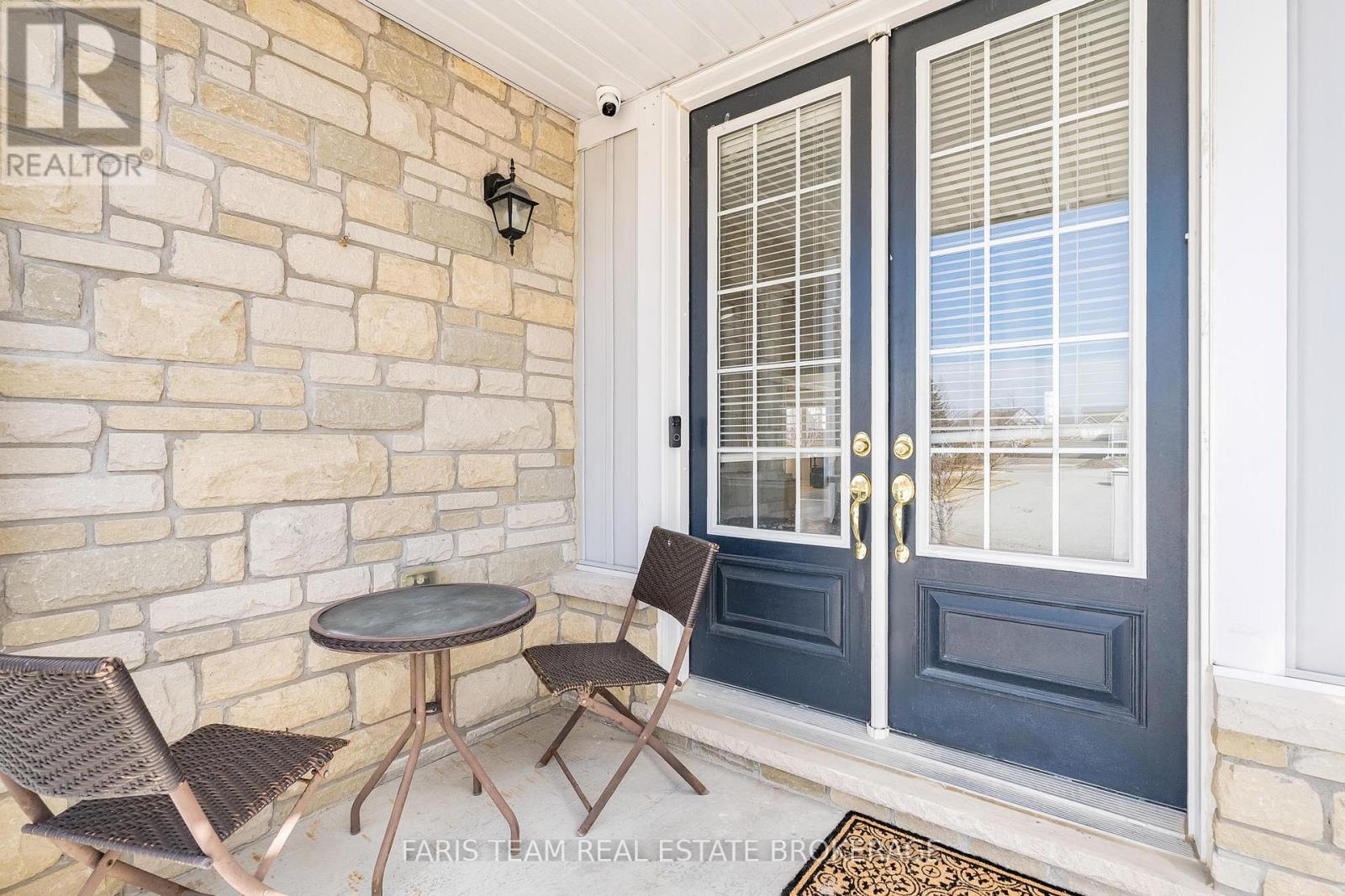 111 Latimer Avenue, Essa, Ontario  L3W 0N1 - Photo 3 - N12943946