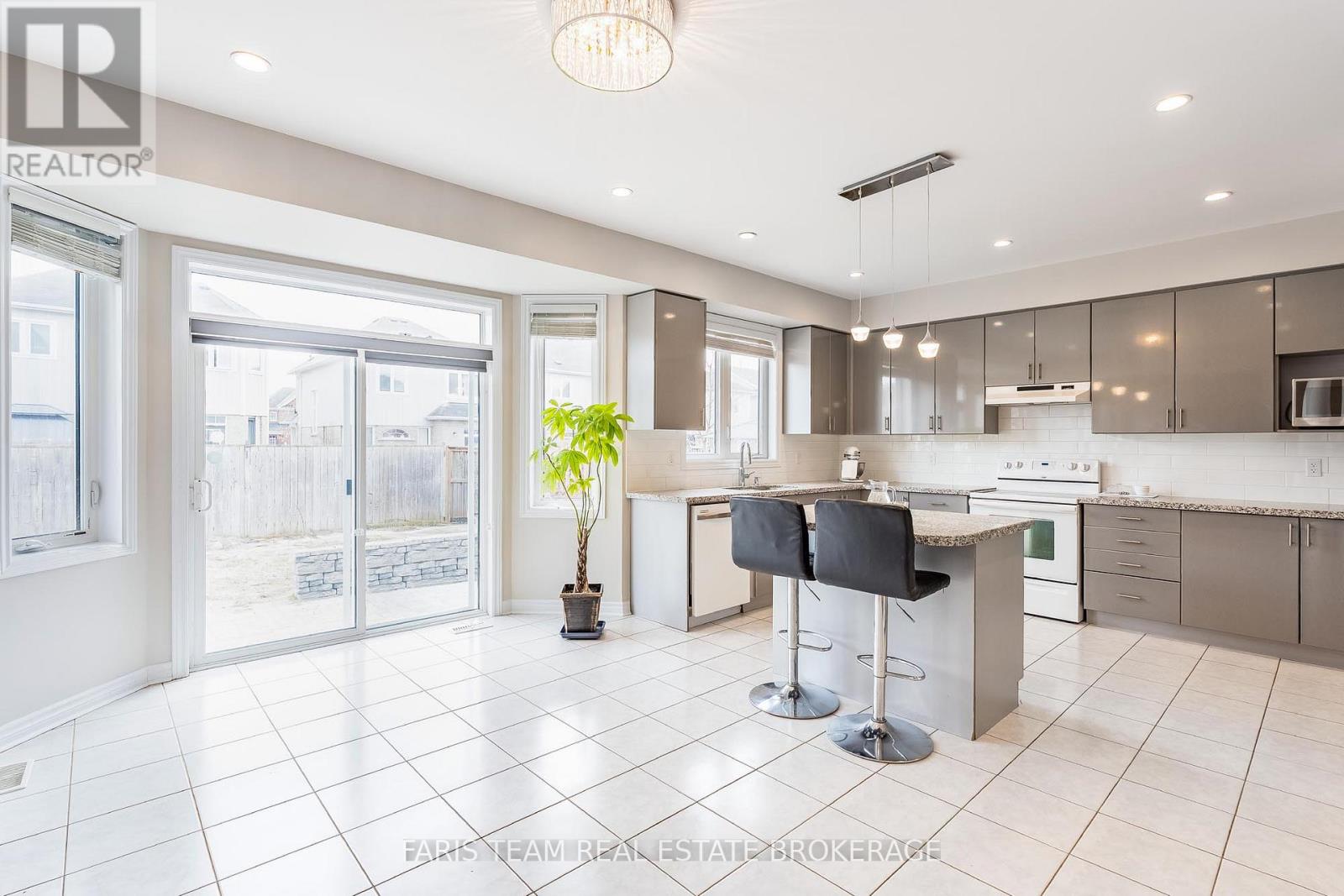 111 Latimer Avenue, Essa, Ontario  L3W 0N1 - Photo 4 - N12943946