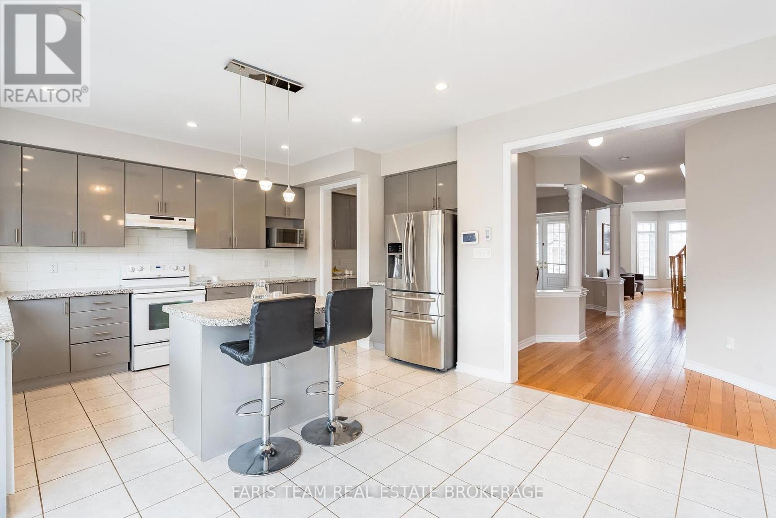 111 Latimer Avenue, Essa, Ontario  L3W 0N1 - Photo 5 - N12943946