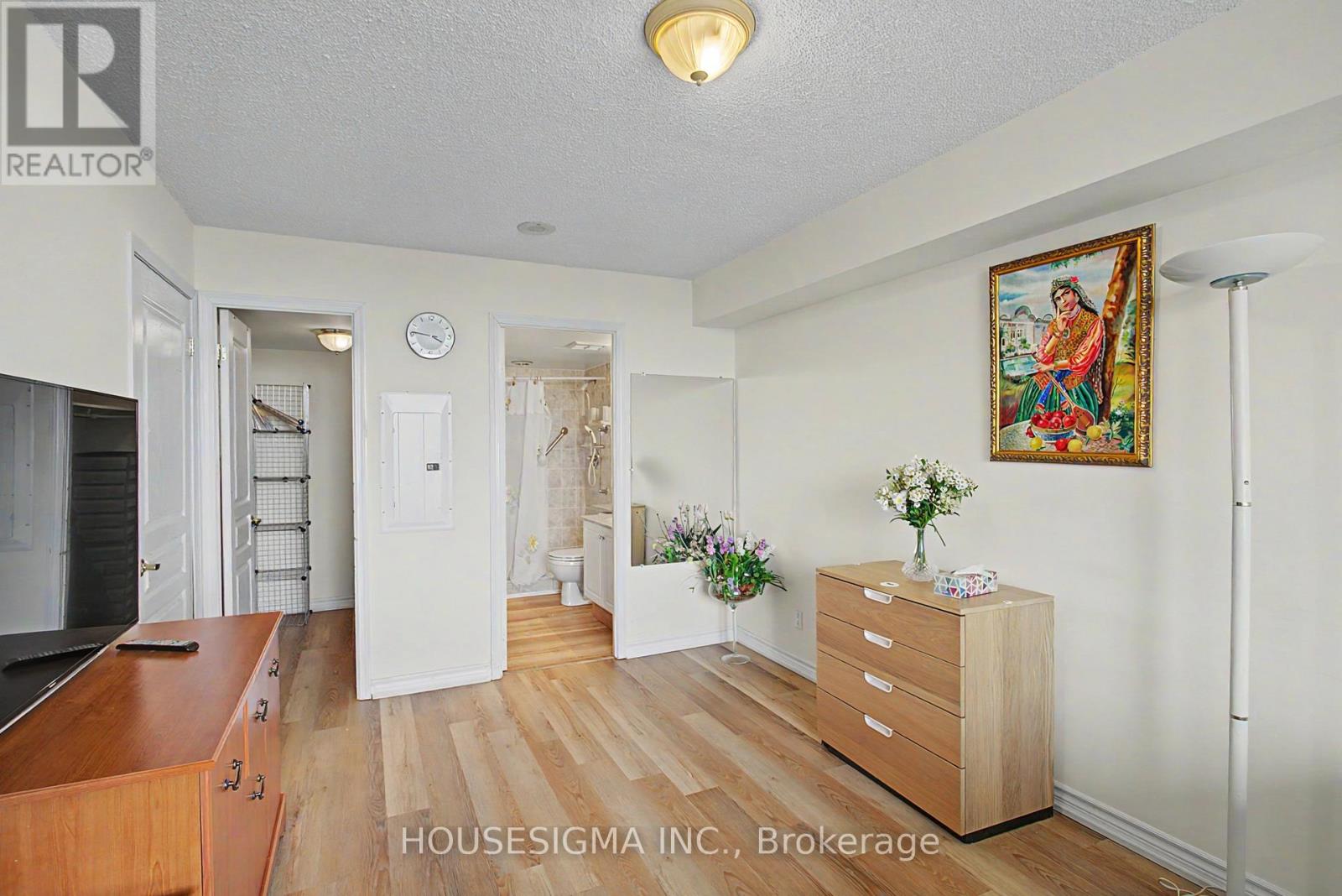 711 - 9 Northern Hts Drive, Richmond Hill, Ontario  L4B 4M5 - Photo 15 - N12944074