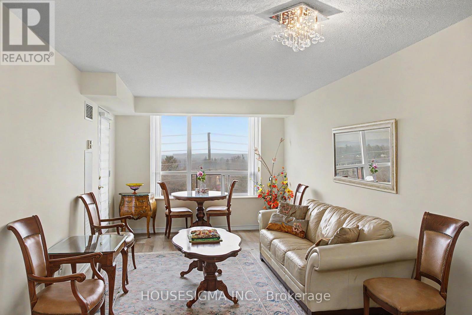 711 - 9 Northern Hts Drive, Richmond Hill, Ontario  L4B 4M5 - Photo 4 - N12944074