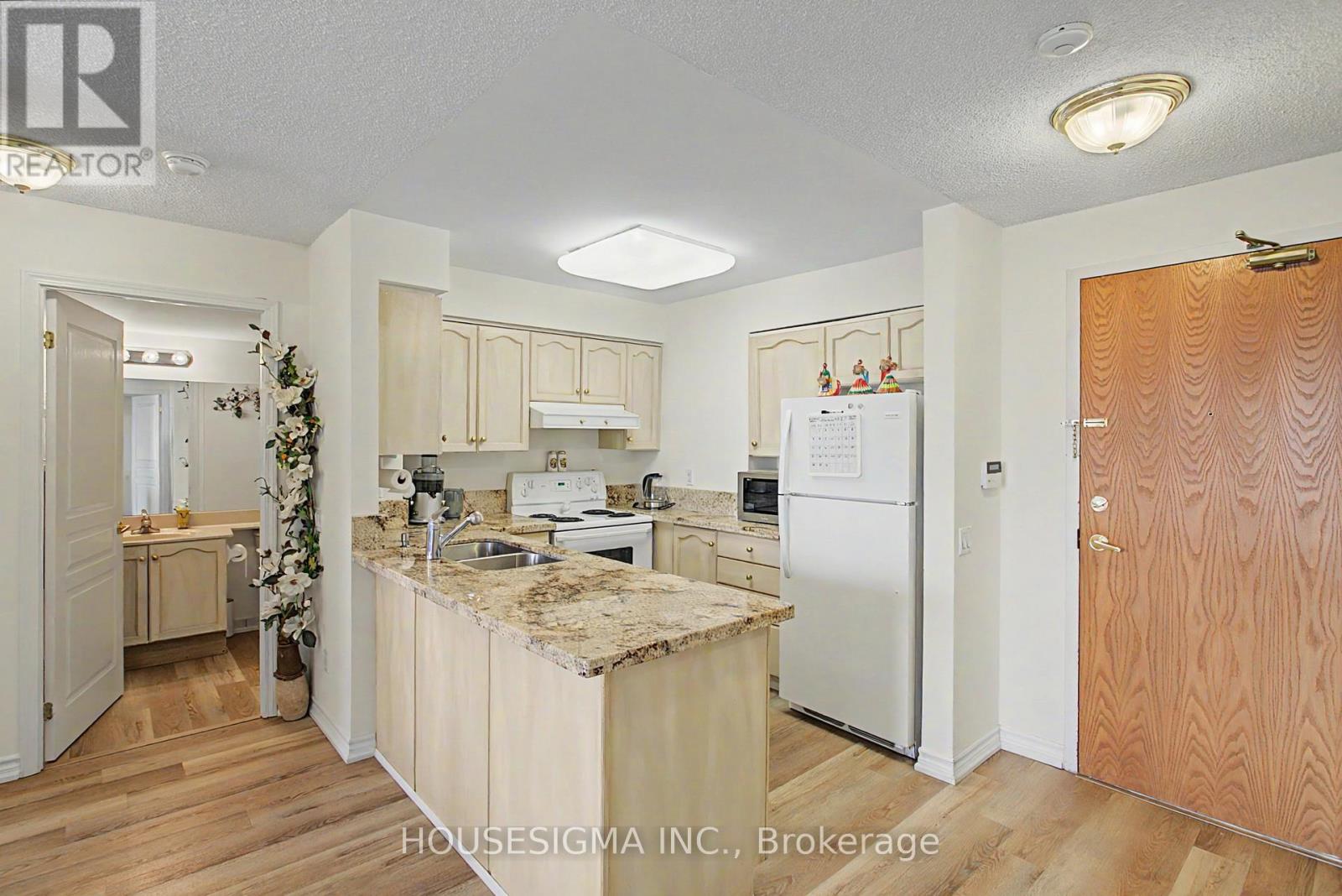 711 - 9 Northern Hts Drive, Richmond Hill, Ontario  L4B 4M5 - Photo 8 - N12944074