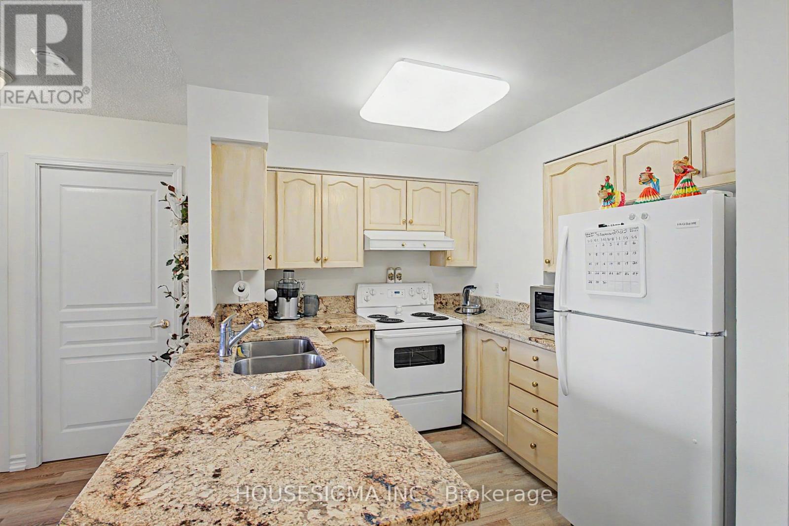 711 - 9 Northern Hts Drive, Richmond Hill, Ontario  L4B 4M5 - Photo 9 - N12944074