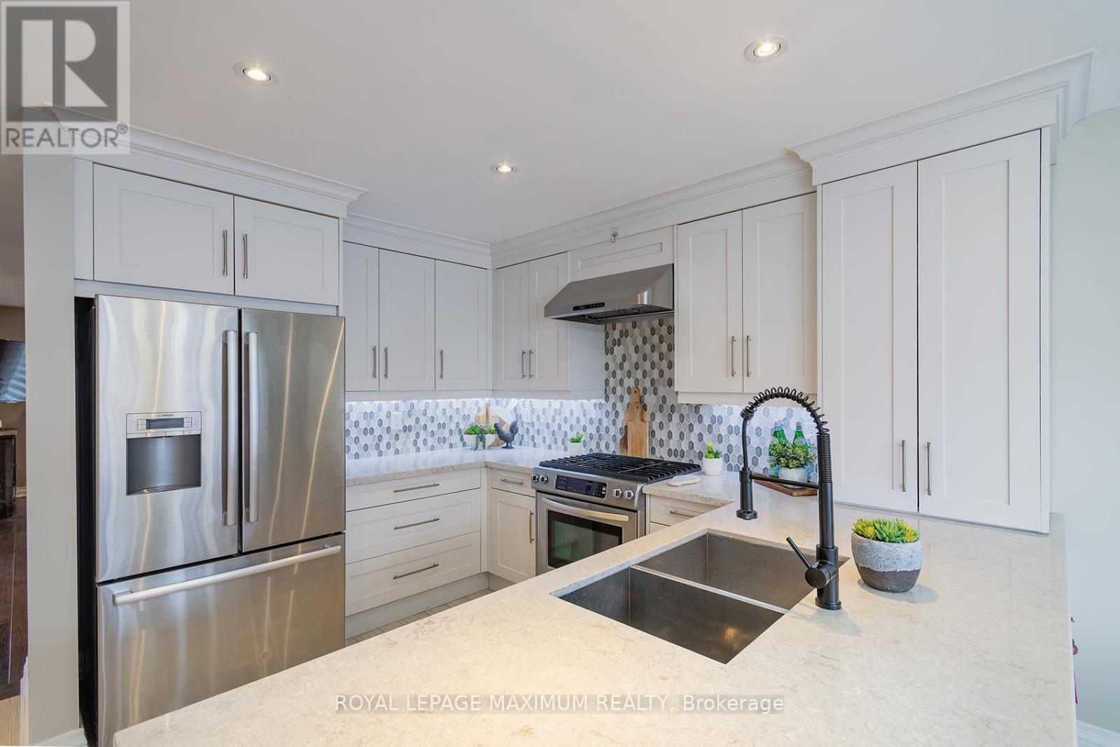 33 La Neve Avenue, Vaughan, Ontario  L4H 1M4 - Photo 14 - N12944082