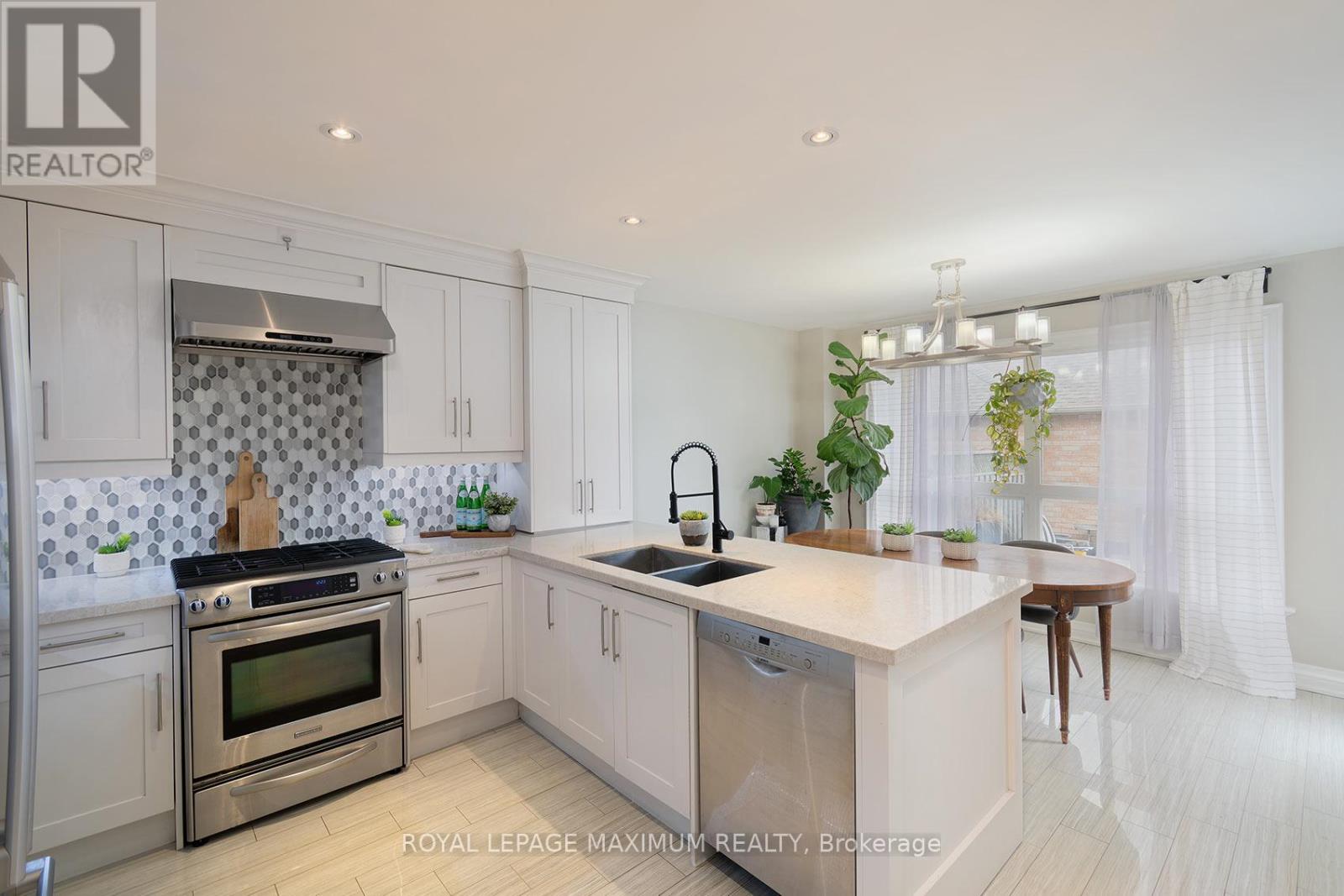 33 La Neve Avenue, Vaughan, Ontario  L4H 1M4 - Photo 16 - N12944082