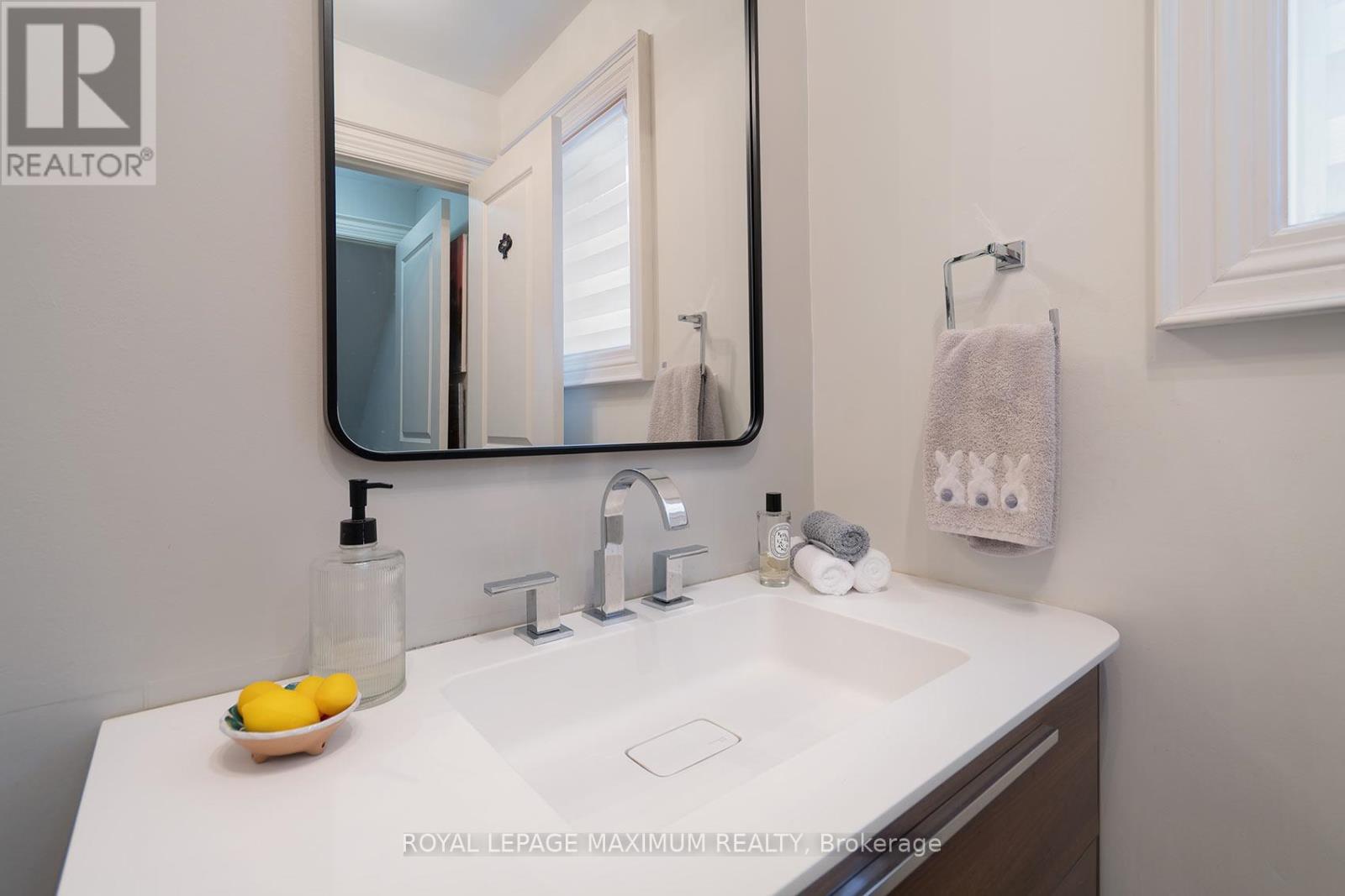 33 La Neve Avenue, Vaughan, Ontario  L4H 1M4 - Photo 19 - N12944082