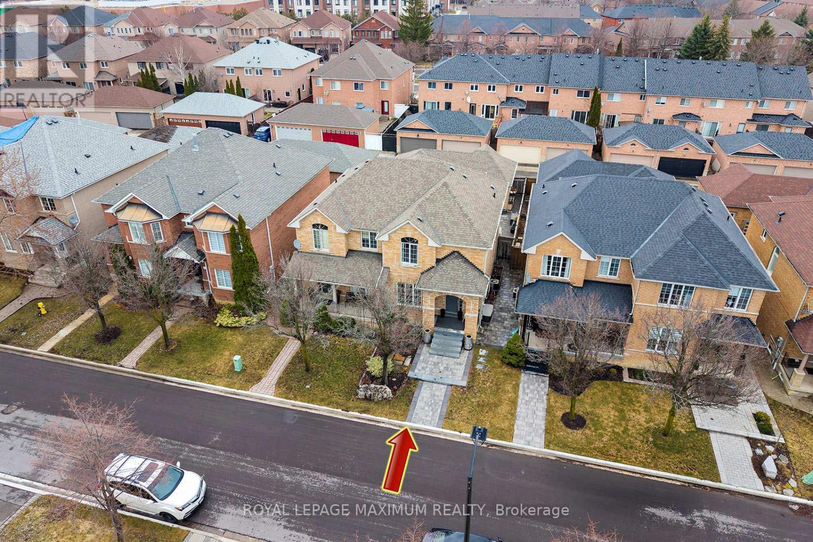 33 La Neve Avenue, Vaughan, Ontario  L4H 1M4 - Photo 3 - N12944082