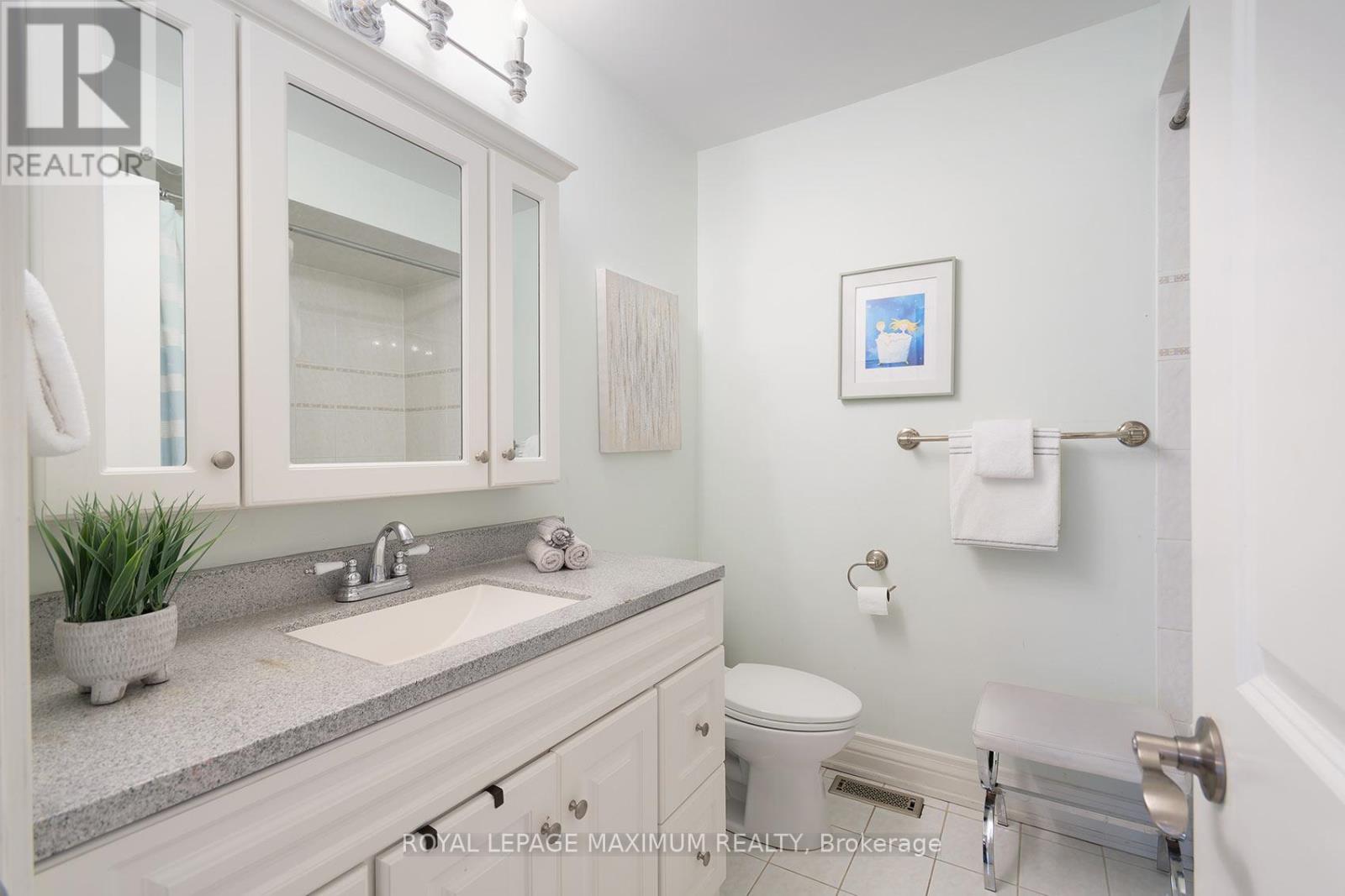 33 La Neve Avenue, Vaughan, Ontario  L4H 1M4 - Photo 30 - N12944082