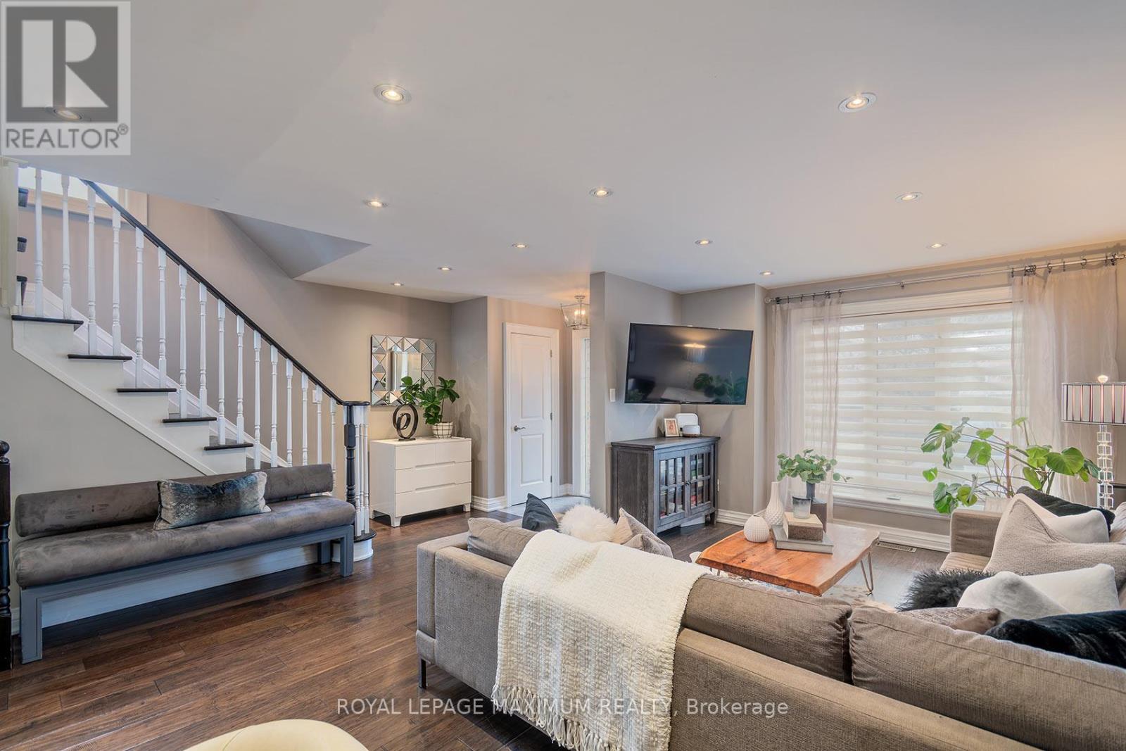 33 La Neve Avenue, Vaughan, Ontario  L4H 1M4 - Photo 6 - N12944082