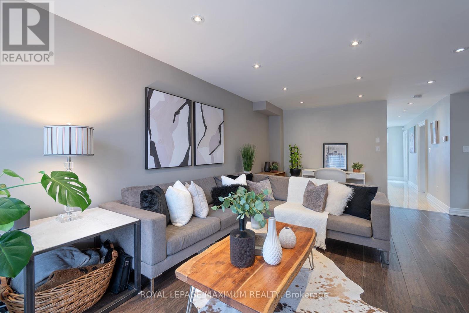 33 La Neve Avenue, Vaughan, Ontario  L4H 1M4 - Photo 7 - N12944082