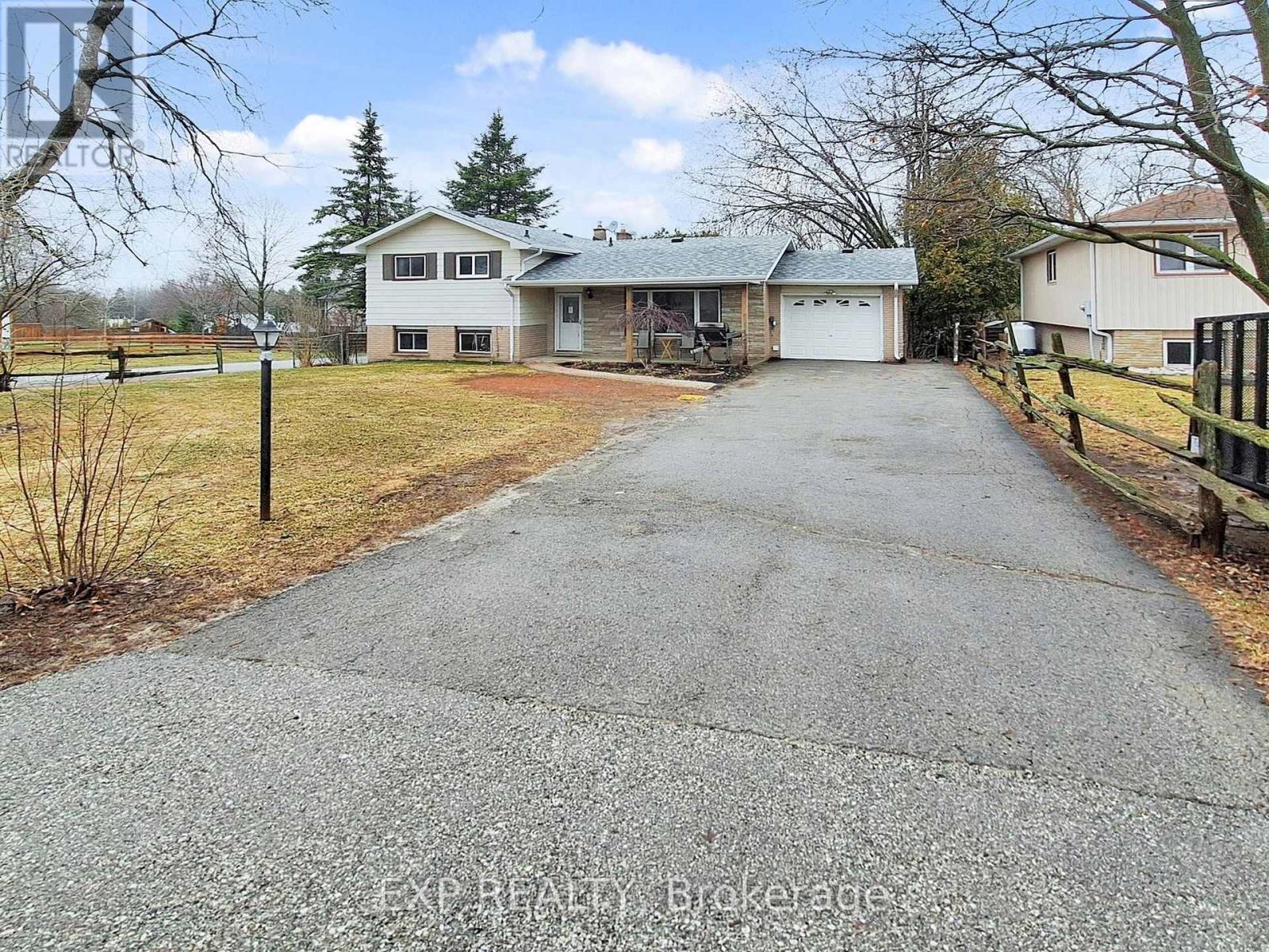 10384 Ravenshoe Road, Georgina, Ontario  L0C 1L0 - Photo 2 - N12944136