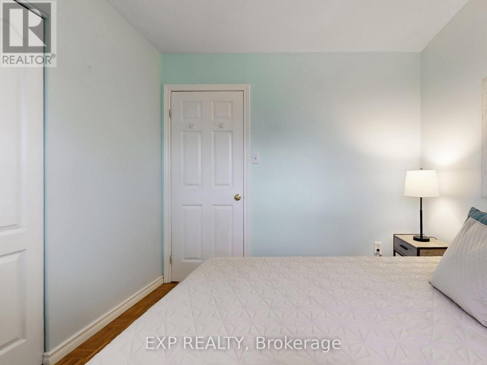 10384 Ravenshoe Road, Georgina, Ontario  L0C 1L0 - Photo 21 - N12944136