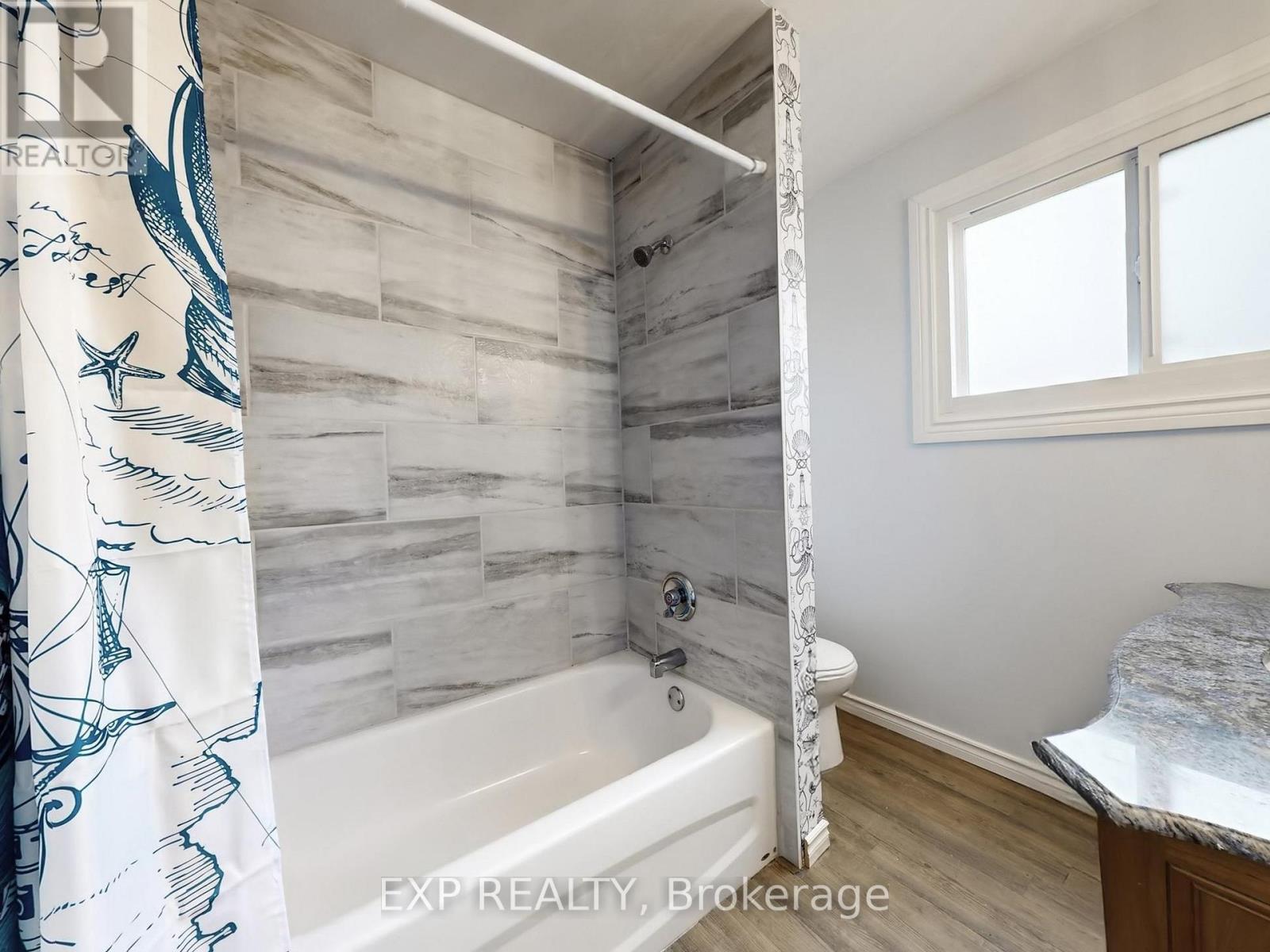 10384 Ravenshoe Road, Georgina, Ontario  L0C 1L0 - Photo 25 - N12944136