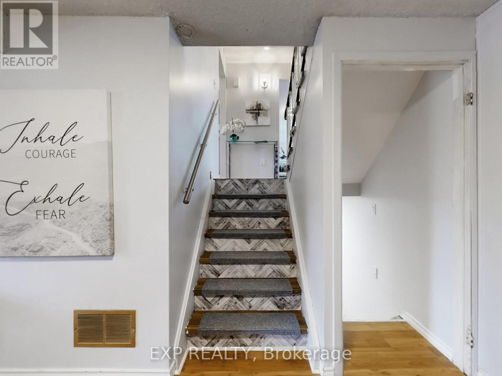 10384 Ravenshoe Road, Georgina, Ontario  L0C 1L0 - Photo 26 - N12944136