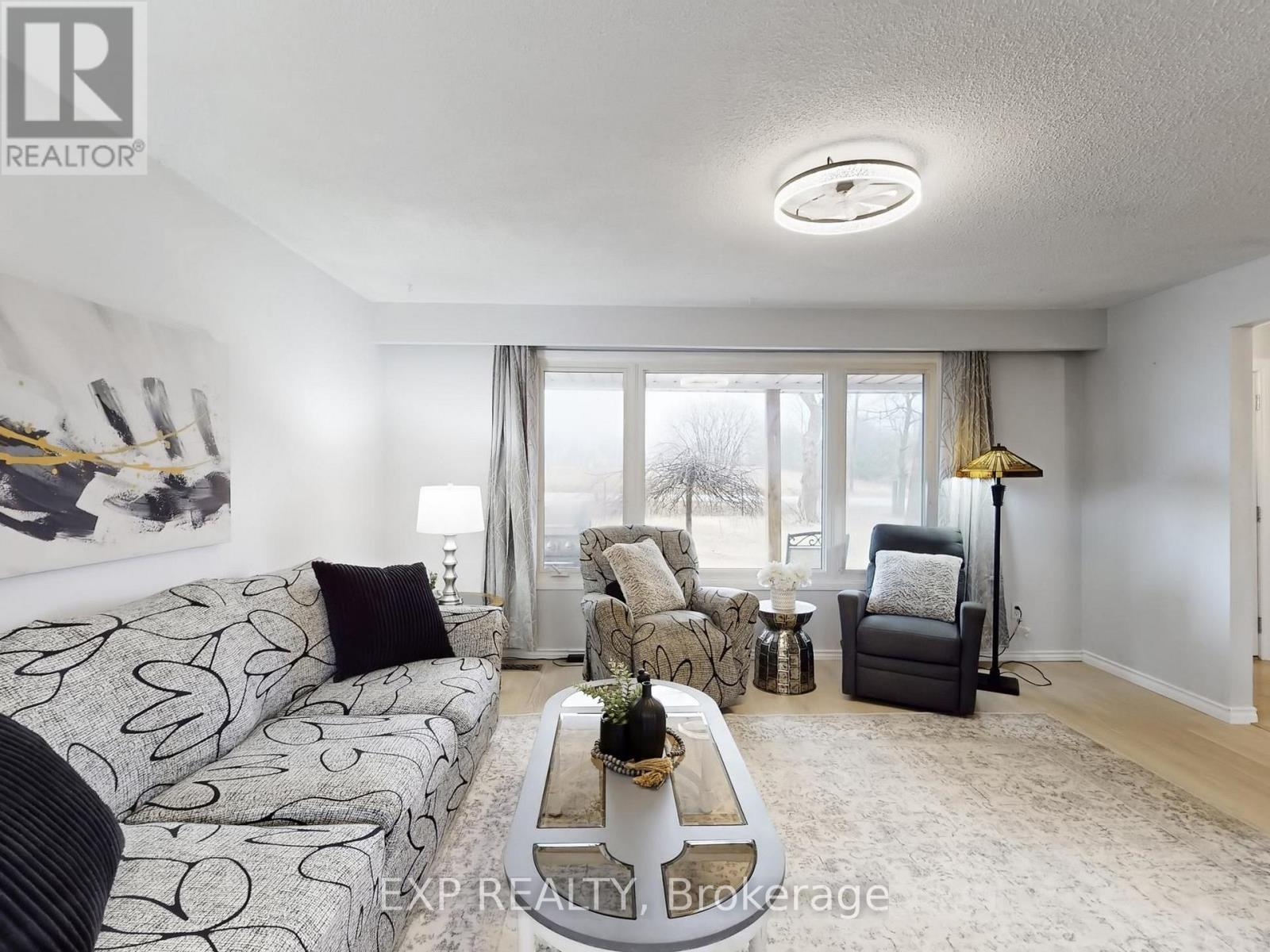 10384 Ravenshoe Road, Georgina, Ontario  L0C 1L0 - Photo 8 - N12944136