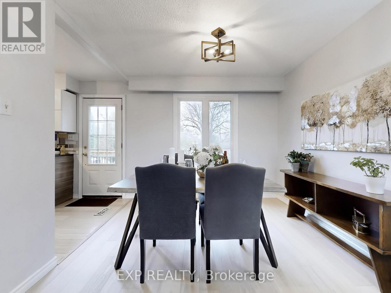 10384 Ravenshoe Road, Georgina, Ontario  L0C 1L0 - Photo 9 - N12944136