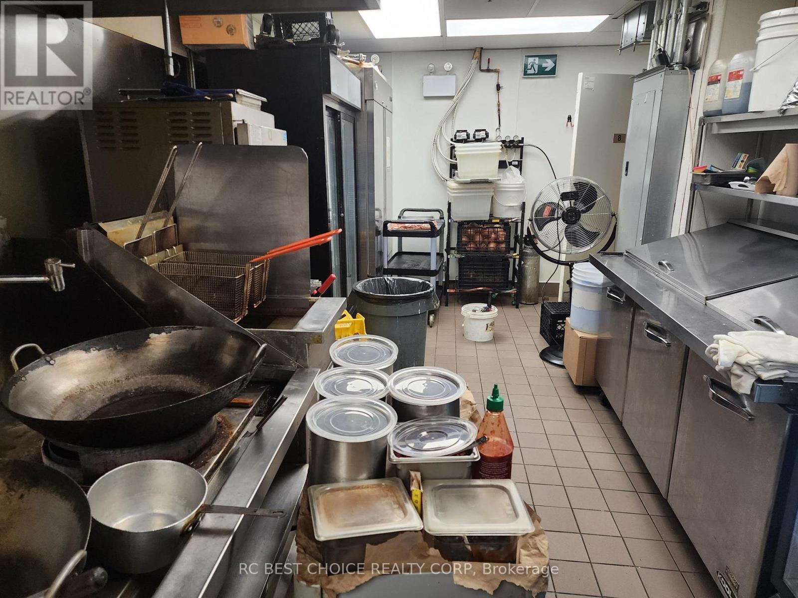 200 Front Street W, Toronto, Ontario M5V 3K2 - Photo 6 - C12450437