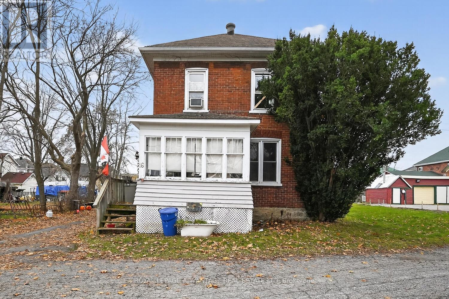 16 Mary Street N, Smiths Falls, Ontario  K7A 3R8 - Photo 4 - X12595216