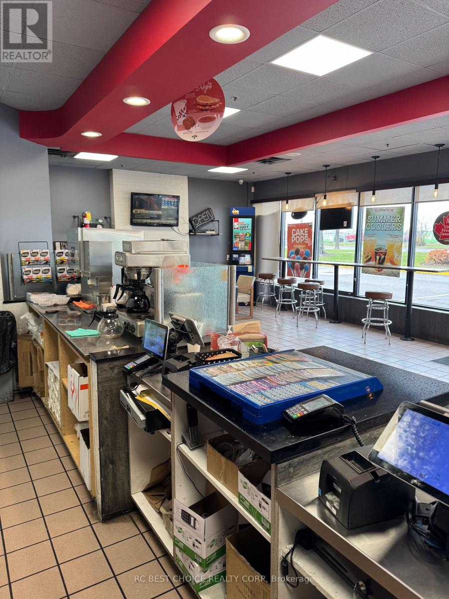 215 Carlingview Drive, Toronto, Ontario  M9W 5X8 - Photo 9 - W12572936