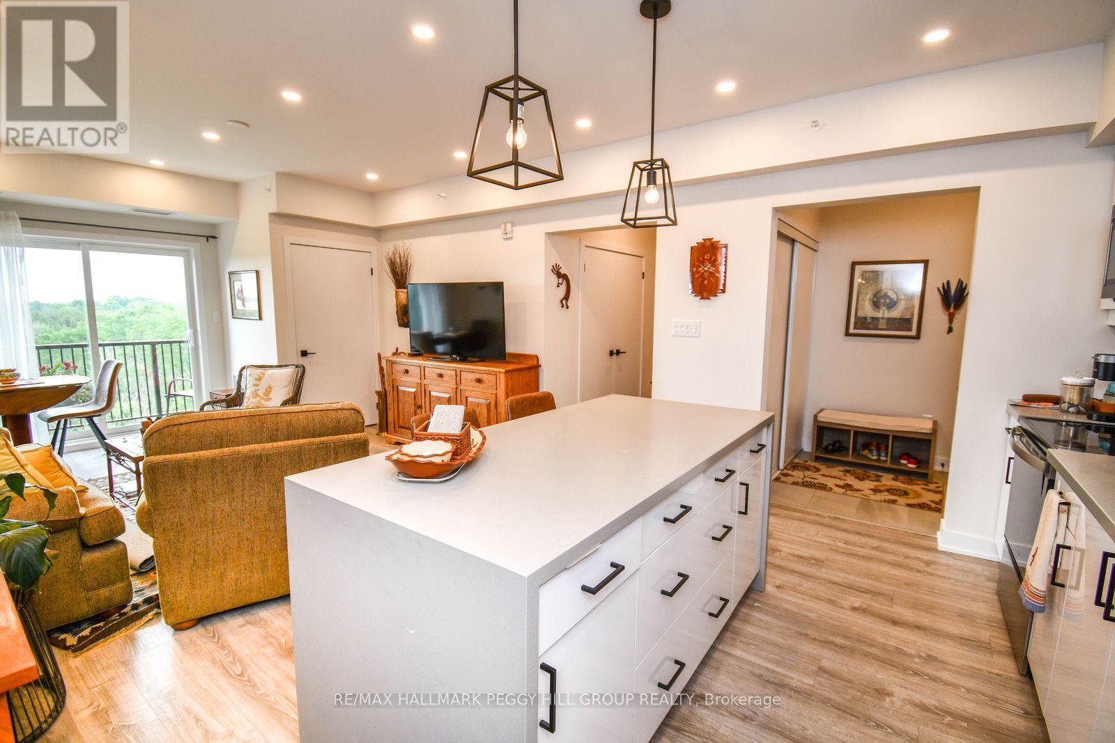 606 - 5 Chef Lane, Barrie, Ontario  L9J 0J8 - Photo 3 - S12944038